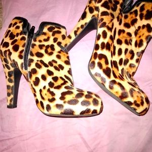 Leopard stilletos